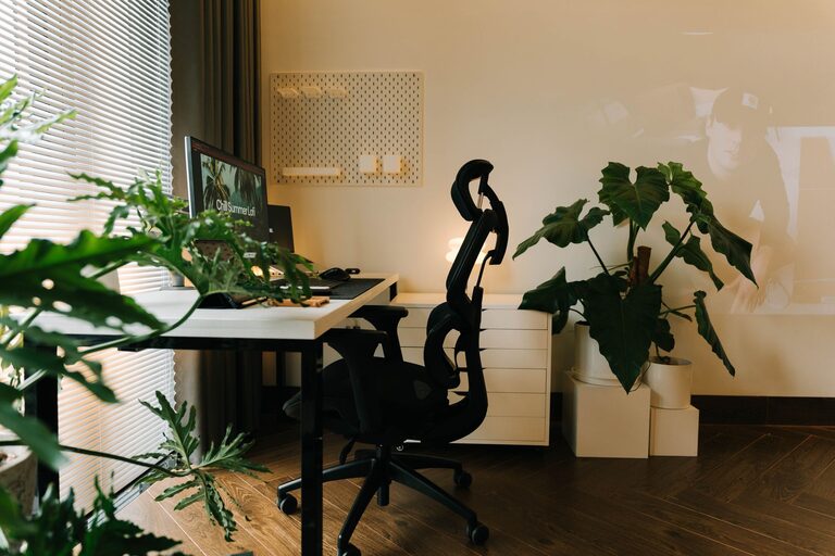 Tips for Creating a Relaxing Home Workspace to Boost Productivity and Well-Being
